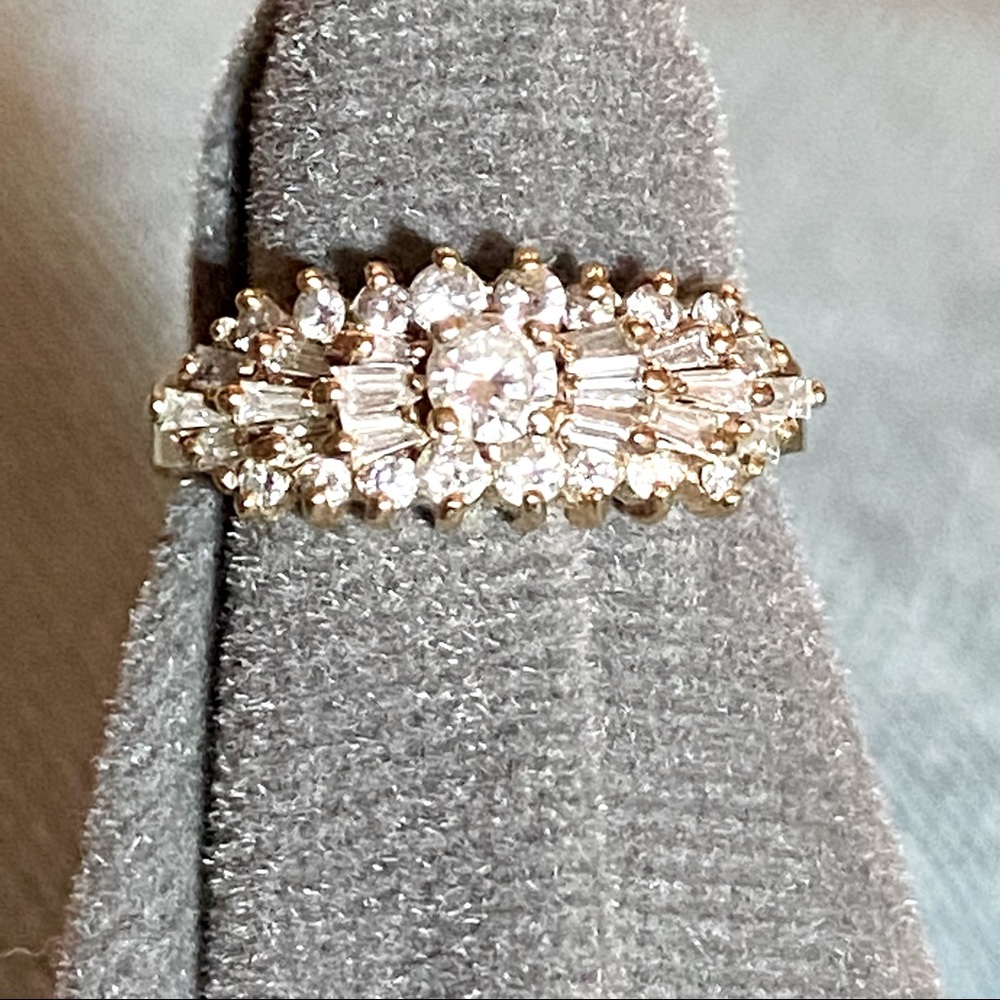 14KT Gold Round & Baguette Diamond Cluster Ring